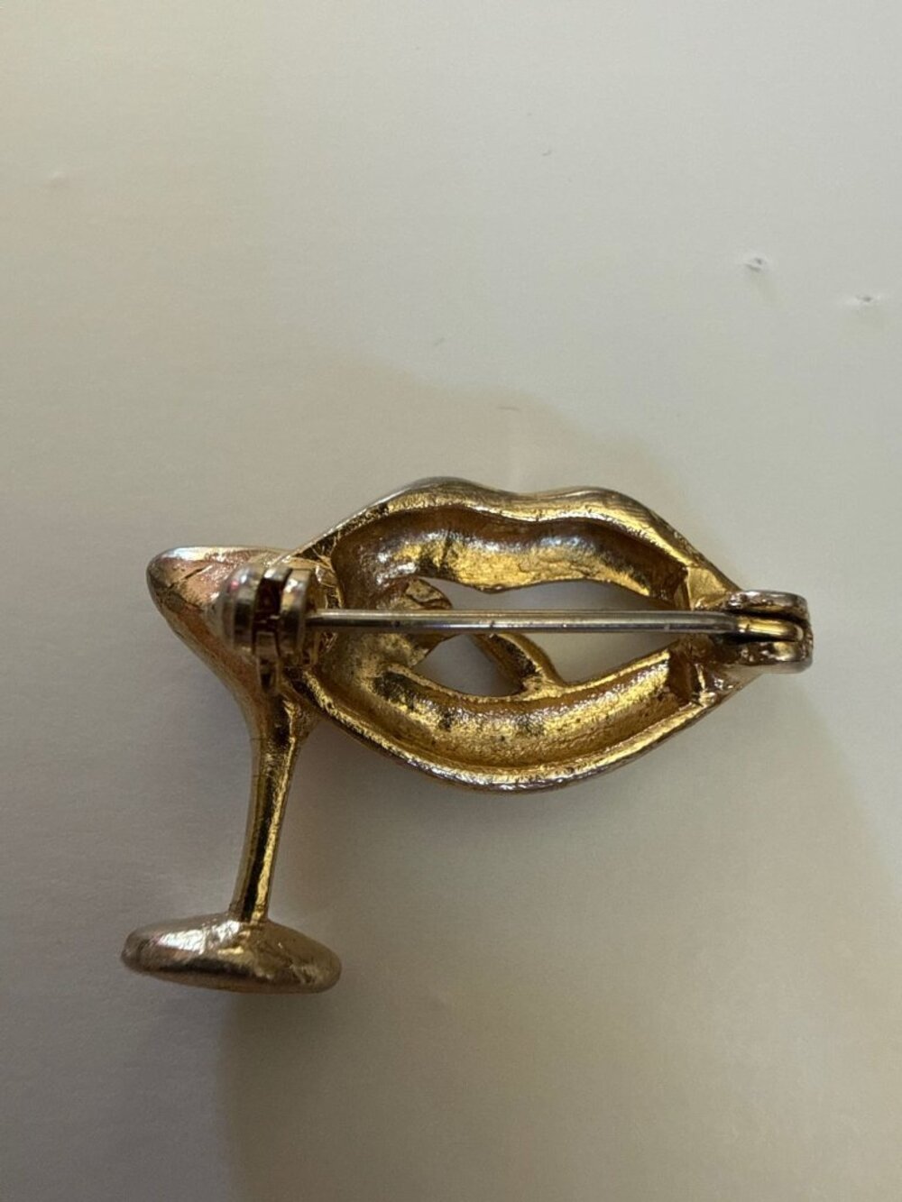Vintage Gold Tone Lips and Martini Glass Brooch Pin Cocktail Pop Art Jewelry - Picture 2 of 2